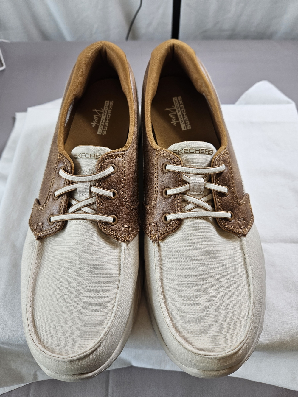 Skechers Two-Tone Cream and Tan Slip-On Lace Shoes Plush Comfort Sz 9.5